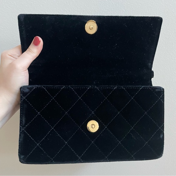 SOLD ⭐️ Stunning Velvet Chanel Handbag - Picture 7 of 9